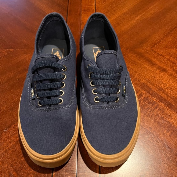 Men’s Classic Vans - Picture 2 of 13